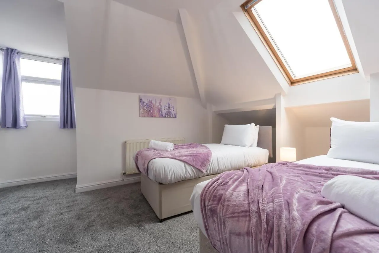 Mercy Way 4 Bedroom-6 Beds-Central Hull-Sleeps 8 Kingston upon Hull 0*,  Reino Unido