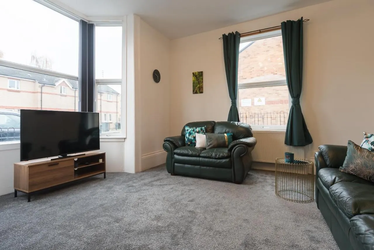Mercy Way 4 Bedroom-6 Beds-Central Hull-Sleeps 8 Kingston upon Hull