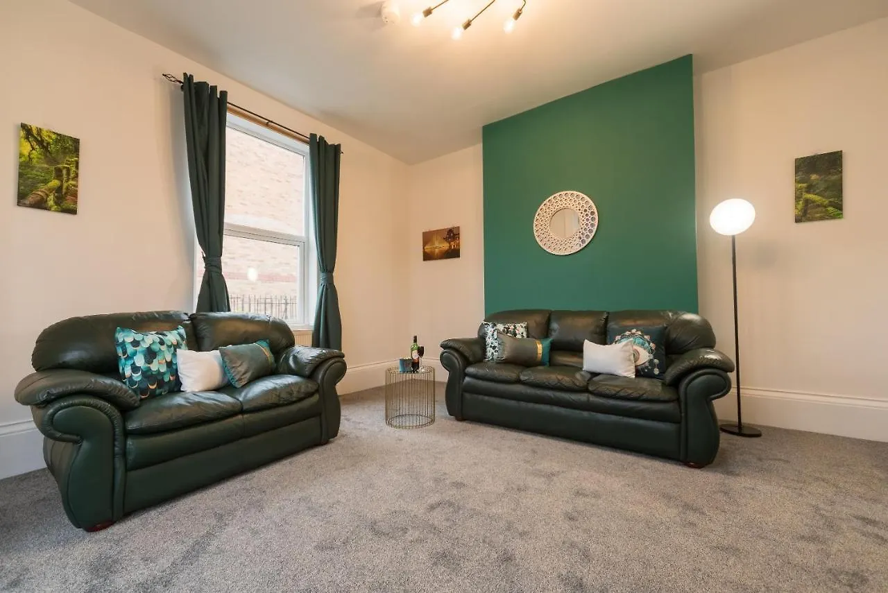 Mercy Way 4 Bedroom-6 Beds-Central Hull-Sleeps 8 Kingston upon Hull