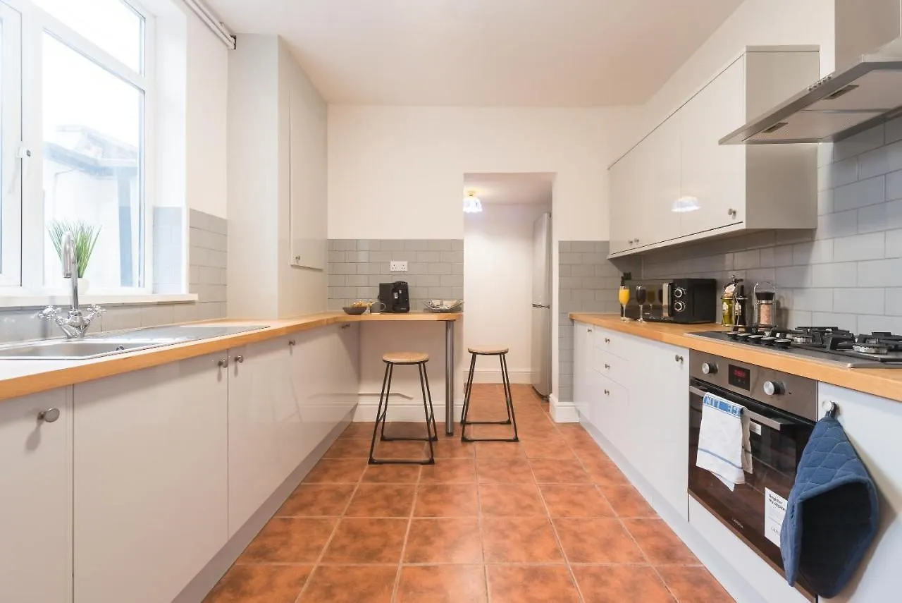 Casa de Férias Mercy Way 4 Bedroom-6 Beds-Central Hull-Sleeps 8 Kingston upon Hull Reino Unido