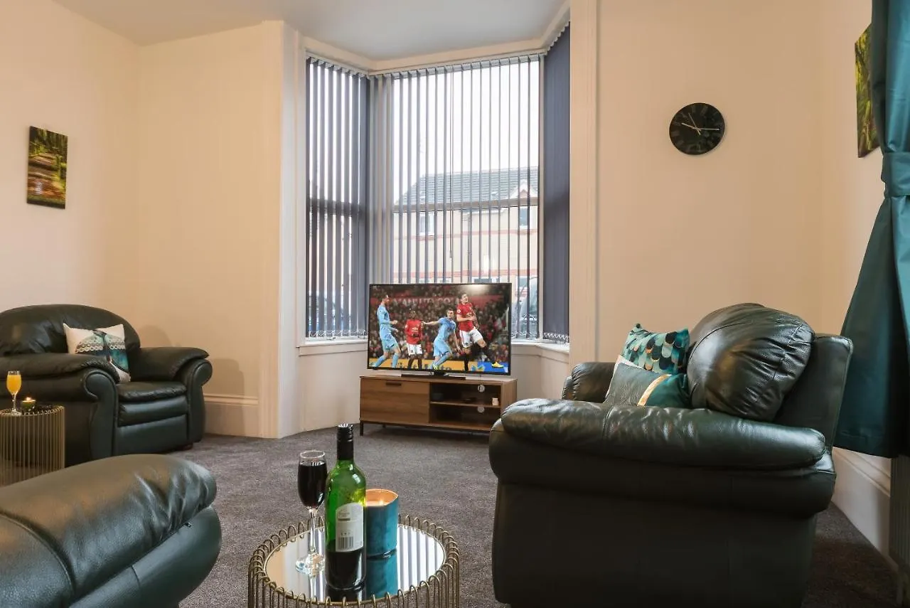Mercy Way 4 Bedroom-6 Beds-Central Hull-Sleeps 8 Kingston upon Hull