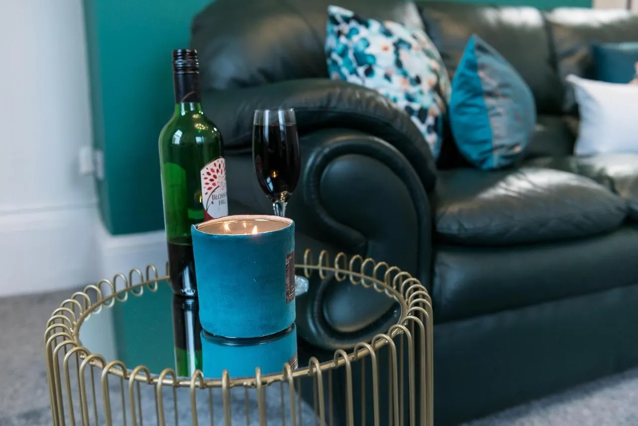 Mercy Way 4 Bedroom-6 Beds-Central Hull-Sleeps 8 Kingston upon Hull 0*,  Reino Unido