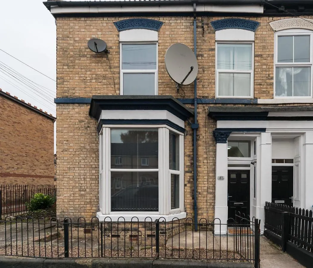 Mercy Way 4 Bedroom-6 Beds-Central Hull-Sleeps 8 Kingston upon Hull